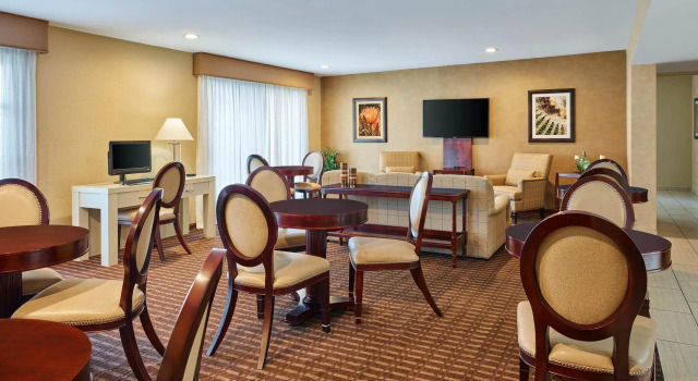 Двухместный клубный номер Standard Sheraton Tucson Hotel & Suites