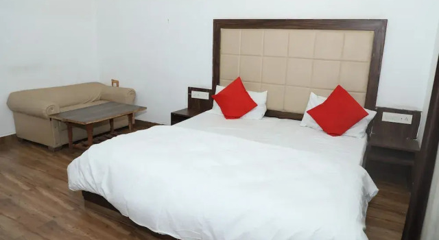 Amrit resort, Забронировать Курортный отель Отели штата Раджастхана с парковкой, Парковка