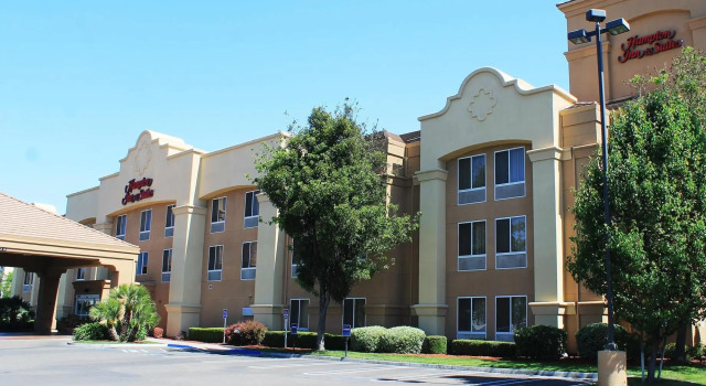 Четырёхместный люкс Hampton Inn & Suites Modesto - Salida