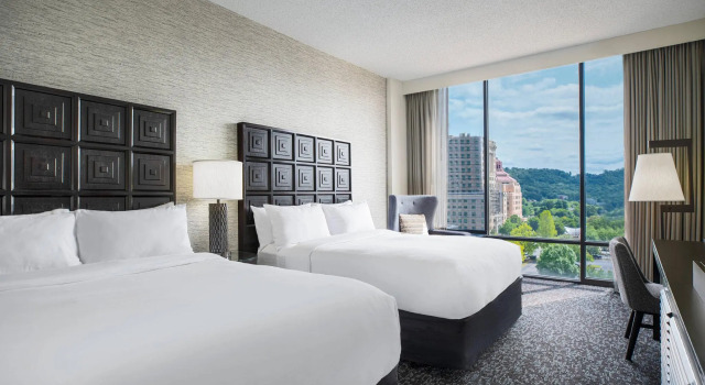 Четырёхместный номер Standard Renaissance Asheville Downtown Hotel