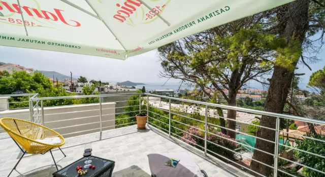 Апартаменты c 1 комнатой с видом на море Apartment Eulalija