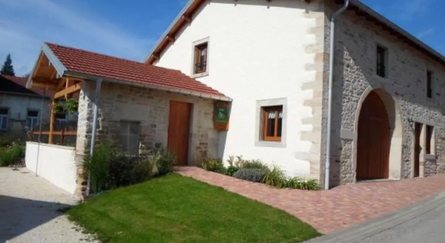 Gîte spacieux avec terrasse, confort moderne dans un cadre verdoyant et propice aux balades. - FR-1-589-79, Réserver Hôtel La Vôge-les-Bains 