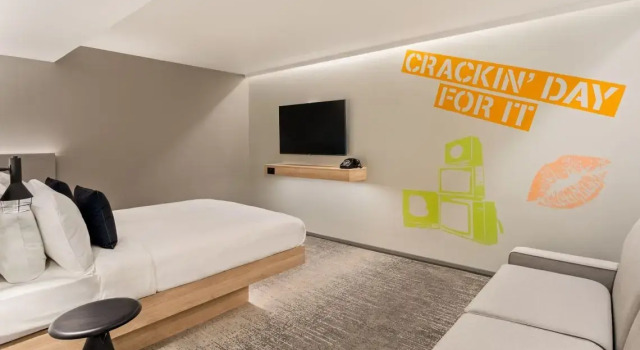 Двухместный номер Graffiti Moxy Belfast City