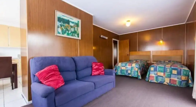 Люкс Standard с 2 комнатами Sunset Lodge Motel