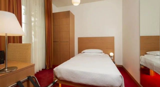 Двухместный номер Economy с балконом Accademia Hotel