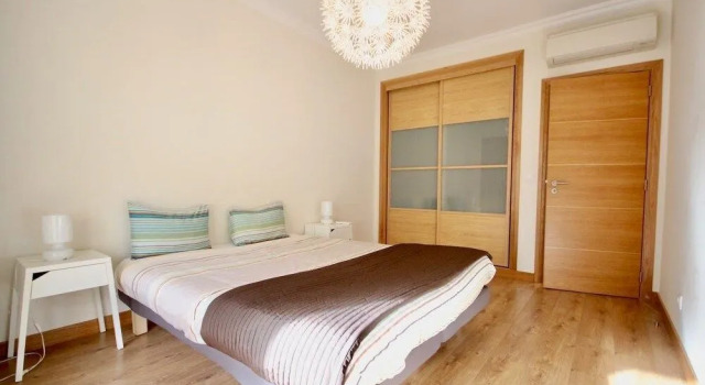 Cozy Orange Telheiras Apartment, Забронировать Апартаменты/квартира Carnide Лиссабон