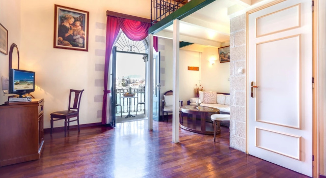 Номер Standard Дуплекс с балконом и с видом на море Casa Leone Hotel