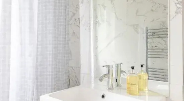 Bright 3-Bedroom Flat Parking 4Ktv & Balcony, Забронировать Отель Отели Англии 3 звезды, 3*