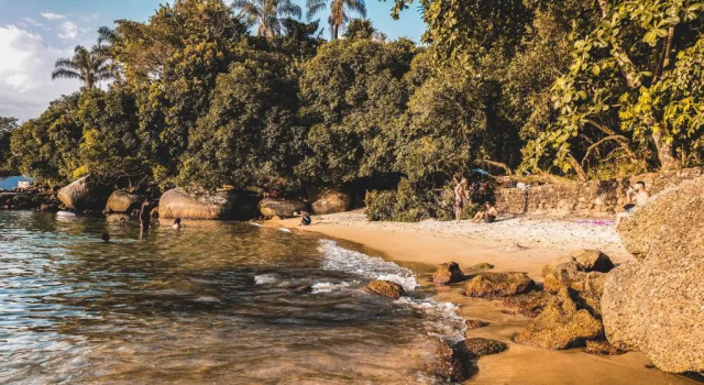 Paraíso! Casa de 2 andares com pier exclusivo
