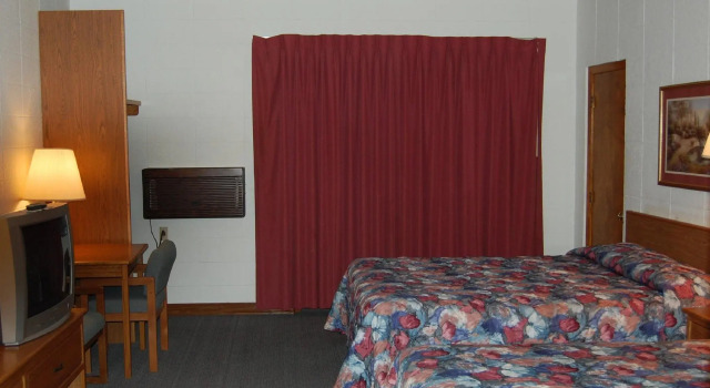 Четырёхместный номер Standard Wrangler Inn Mobridge