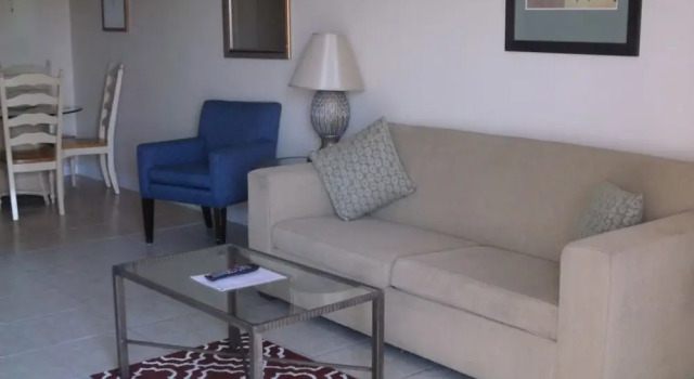 Номер Deluxe Lakeshore Resort and Marina