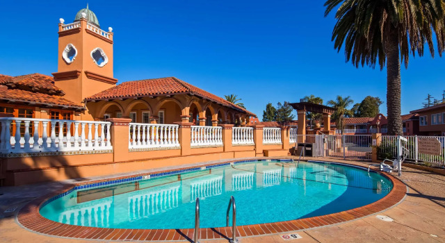 Кровать в общем номере SFO El Rancho Inn SureStay Collection by Best Western