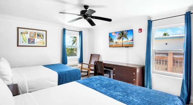 Четырёхместный номер Deluxe с балконом Coconut Cay Resort