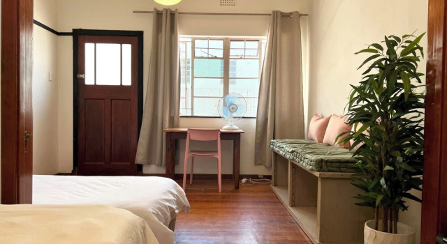 Кровать в общем номере (женский номер) Penthouse on Long Backpackers