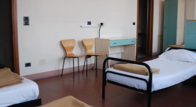Кровать в общем номере Il Chiostro Hostel and Hotel