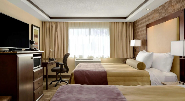 Четырёхместный номер Standard Best Western Plus Edmonton Airport Hotel