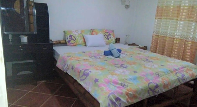 Двухместный семейный люкс с видом на сад Acacia Sunset Village Inn