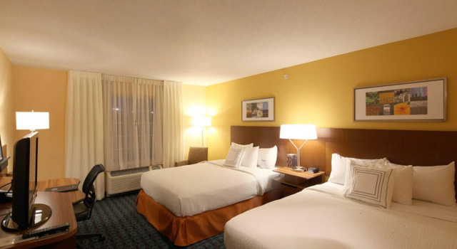 Четырёхместный номер Standard Fairfield Inn and Suites by Marriott Cincinnati Eastgate