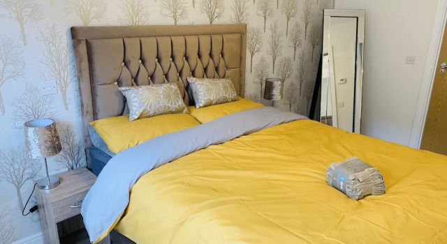 Brand new Stunning 2 bed Apartment Close to City, Забронировать Апартаменты/квартира Отели Glasgow & The Clyde Valley с парковкой, Парковка