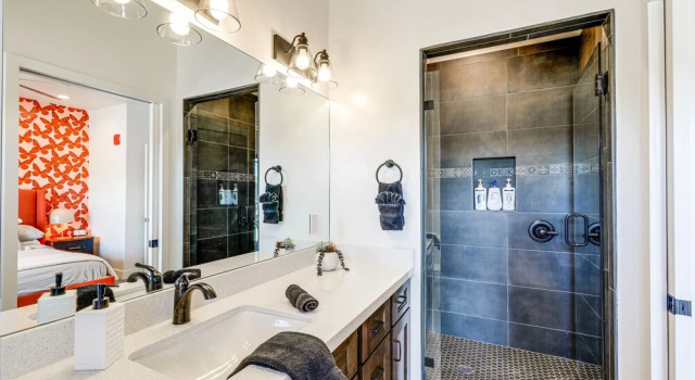 Апартаменты с 3 комнатами с балконом Flagstaff Townhome Near Downtown w/ Mountain Views
