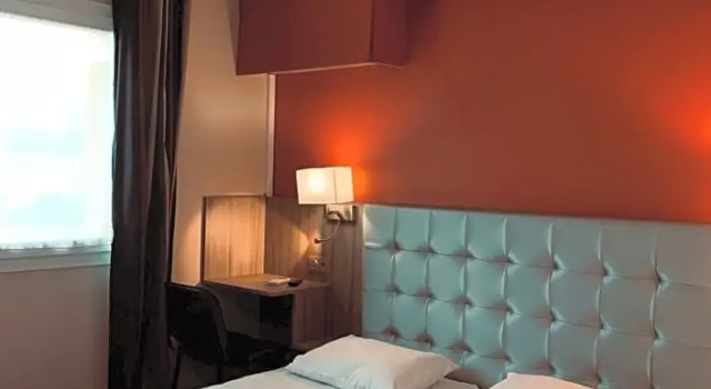 Номер Standard Brit Hotel Confort Foix