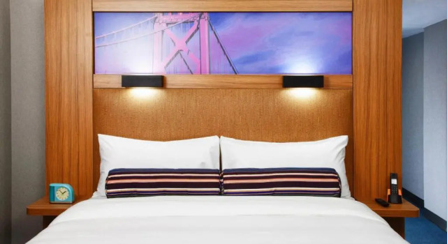Двухместный номер Standard Aloft by Marriott San Francisco Airport