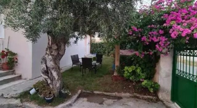 Апартаменты Semelia's Guest house