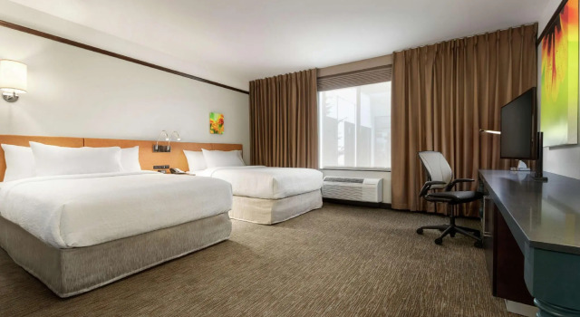Четырёхместный люкс Hilton Garden Inn Medford