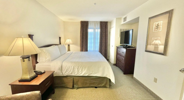 Двухместный номер Standard Staybridge Suites Detroit-Novi by IHG