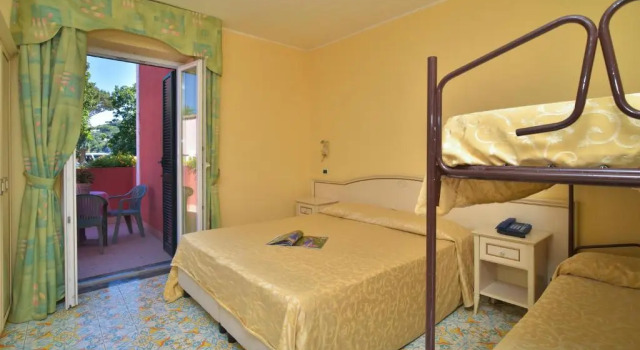 Четырёхместный номер Standard Hotel Villa Franca