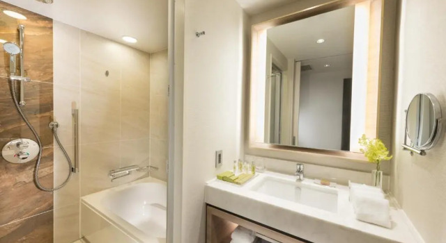 Двухместный номер с балконом и с видом на океан DoubleTree by Hilton Okinawa Chatan Resort