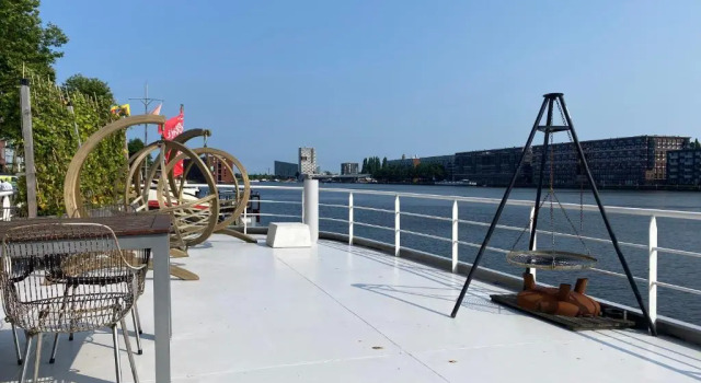 Студия Deluxe Stunning boat with a view