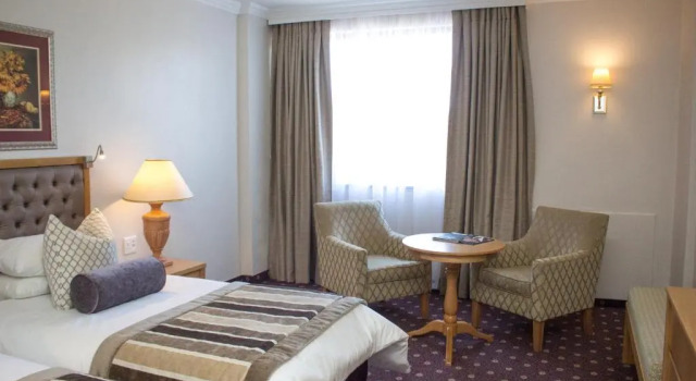Standard Kahden hengen huone puutarhanäkymä Mövenpick Hotel Windhoek