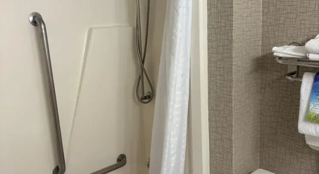 Четырёхместный номер Deluxe Days Hotel by Wyndham University Ave SE