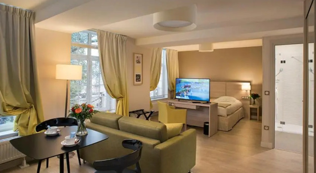 Domitys Le Carillon D'or, Rezerwuj Hotel Maubeuge Pikardia