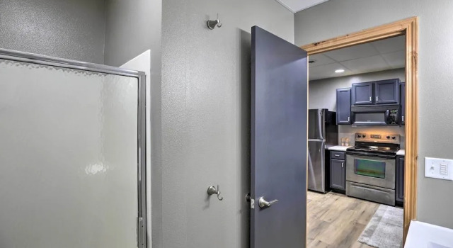 Modern Yankton Apartment Near Riverside Park!, Забронировать Апартаменты/квартира Янктон штат Южная Дакота, рядом с Avera Sacred Heart Hospital
