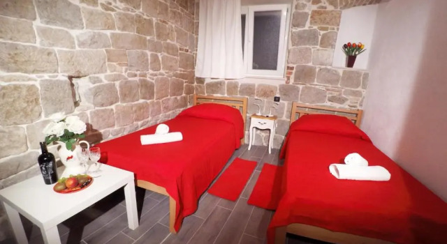 Апартаменты Plaza Stone Apartment