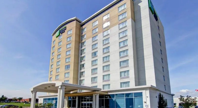 Люкс Deluxe Holiday Inn Express Hotel & Suites Toronto - Markham by IHG
