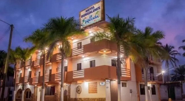Hotel Bungalows La Rienda Guayabitos, Забронировать Отель Отели Наярит с бассейном, Бассейн