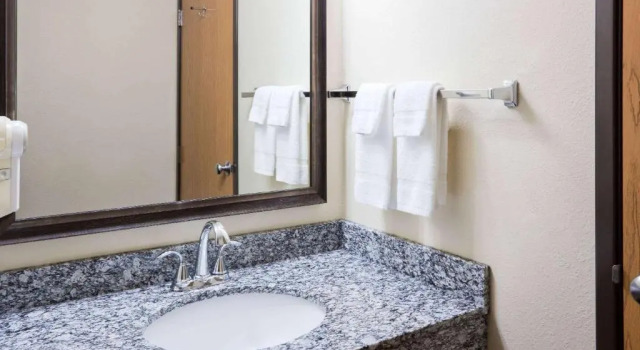 Двухместный номер Standard AmericInn by Wyndham Sartell