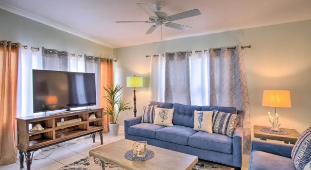 Cozy Melbourne Home w/ Deck & Pool: 5 Mi to Beach!, Book Vacation Home Melbourne Beach Space Coast