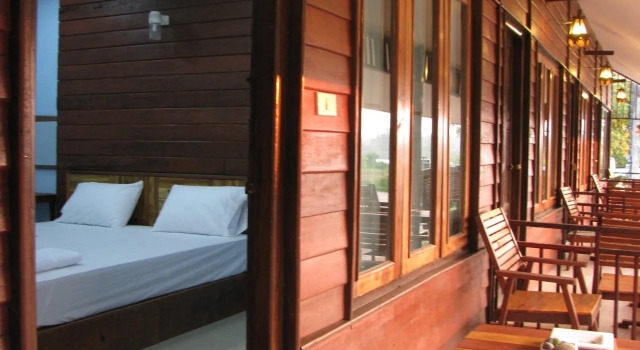 Huen Rewrabeing Guesthouse, Rezervovat Hotel Hotely v North-Eastern Thailand se snídaní, Snídaně