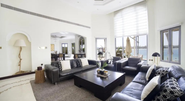 Deluxe 4BR Palm Villa With Private Beach and Pool with Complimentary Golf