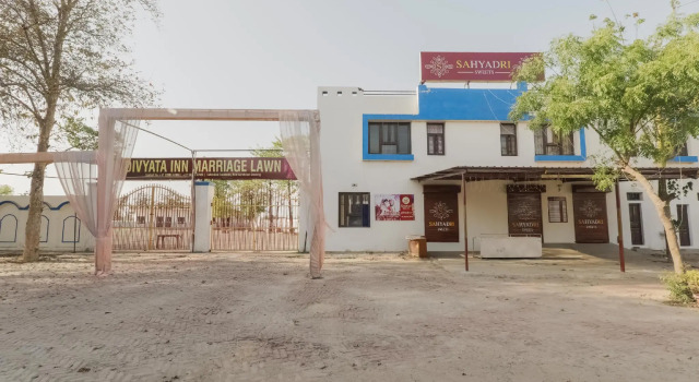 SPOT ON 80057 Sahyadri Inn, Забронировать Дом для отпуска Bāra Banki штат Уттар-Прадеш