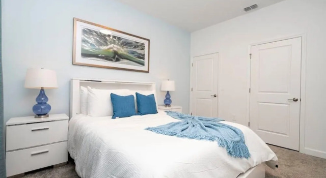 Marvelous 5Bd w/ Pool Close to Disney @ Storey Lake 2629, Rezerwuj Dom wakacyjny Hotele w Kissimmee z parkingiem, Parking