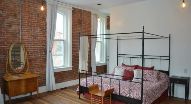 Eighteen-Ninety Sleepover, Book Hotel Casey Illinois