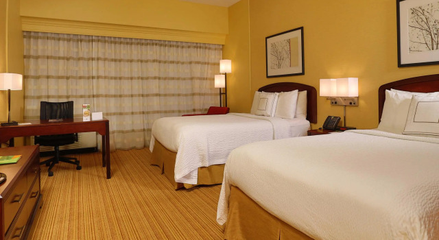 Четырёхместный номер Standard Courtyard by Marriott Springfield Airport