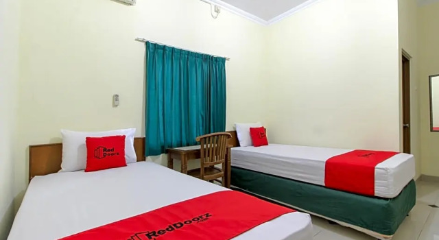 Номер Standard RedDoorz near Rumah Sakit Condong Catur