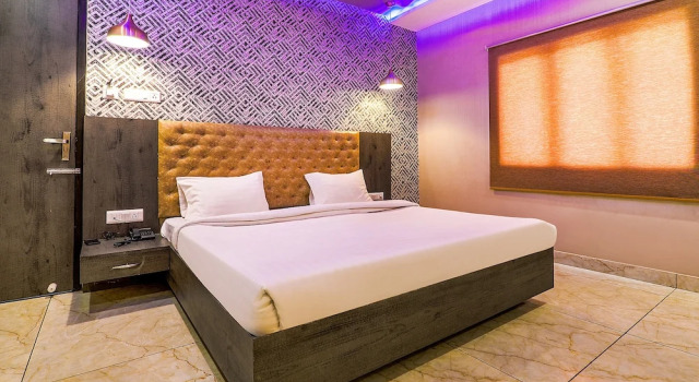 Номер Deluxe FabHotel Rudra Inn & Cafe I