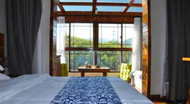 Fallen Flowers Homestay, Prenota Hotel Deqing Zhejiang